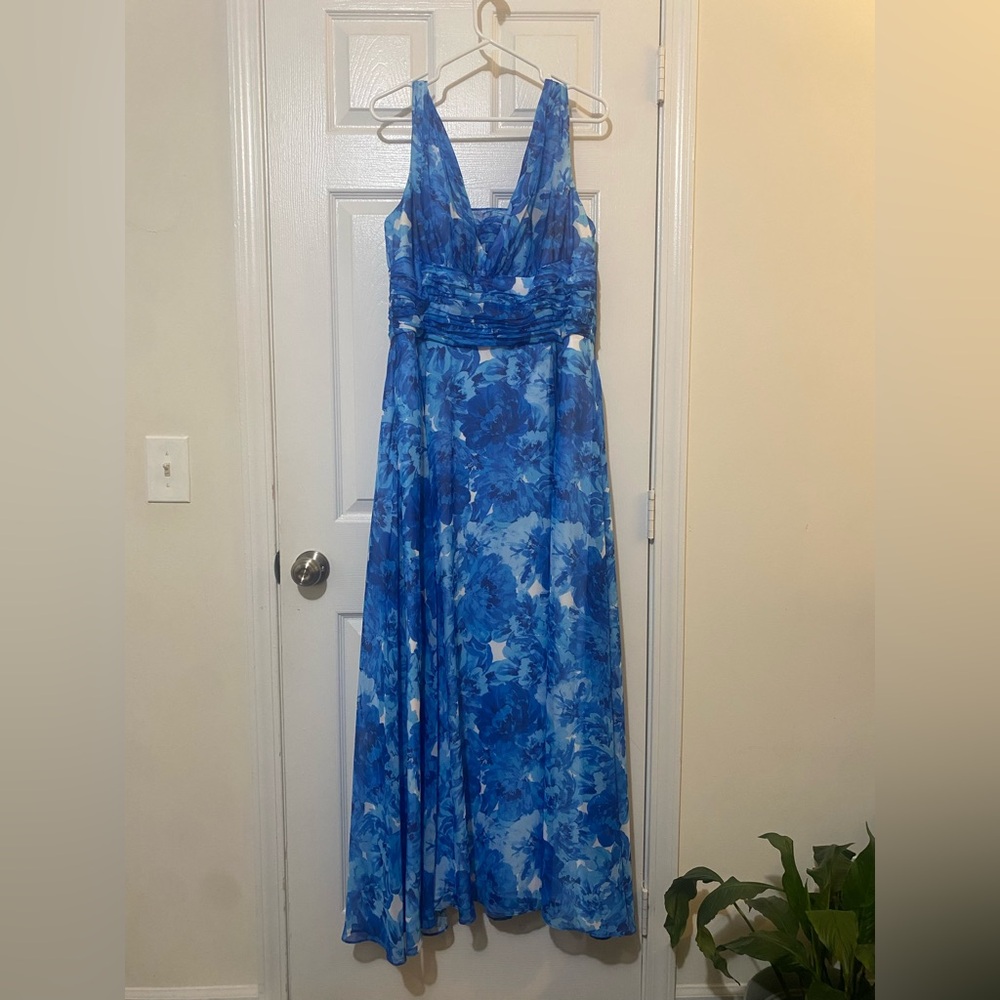 Betsy & Adam Blue Floral Maxi Dress